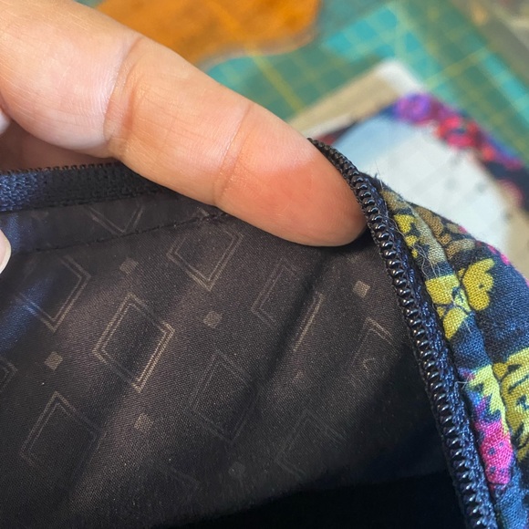 Vera Bradley crossbody - Picture 6 of 9